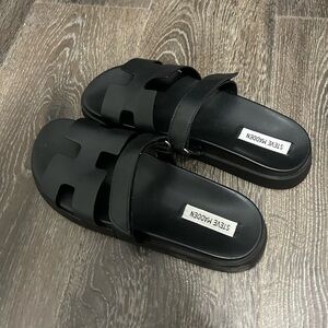 Steve Madden Mayven Sandal in Black Leather - Size 11 (fits like a size 10)